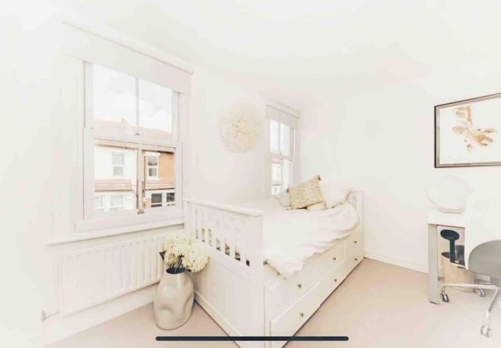 Terraced 3 Floors, 3 Bedrooms Teddington