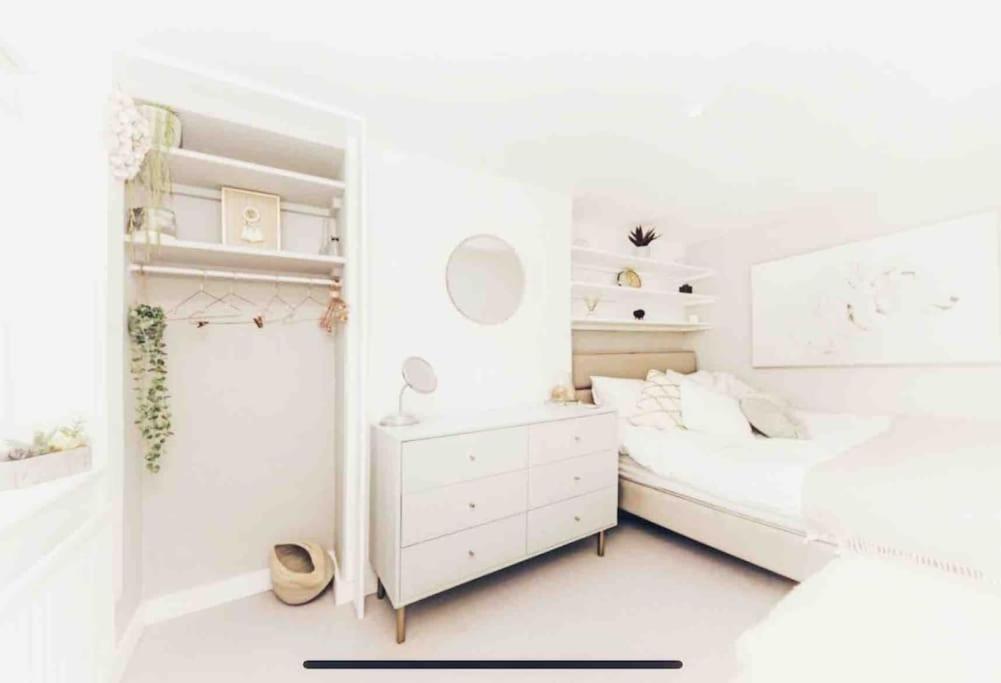 Terraced 3 Floors, 3 Bedrooms *